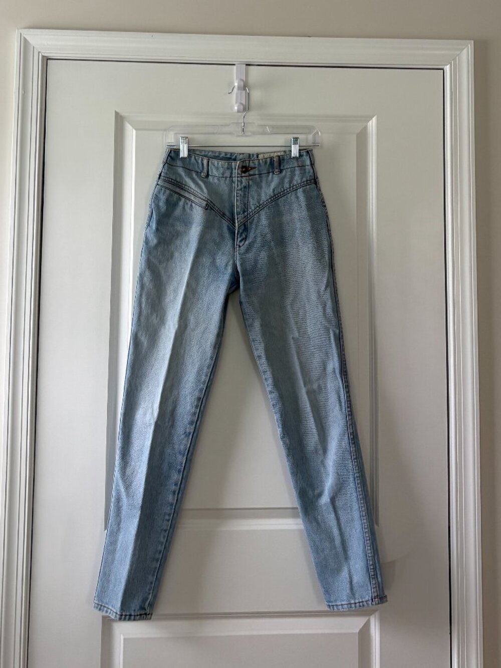 Vintage 80s Western Jordache Light Wash V yoke-Jeans, High Rise Taper, Size 9